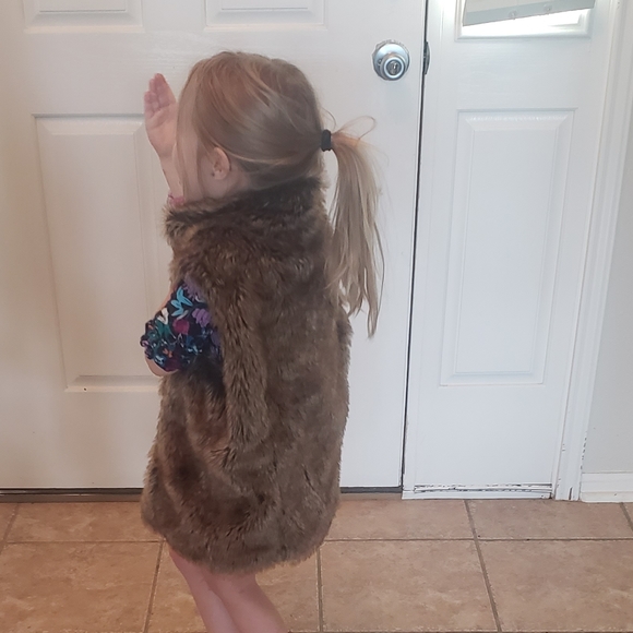 Justice 12/14 brown faux fur vest zip up - Picture 9 of 15
